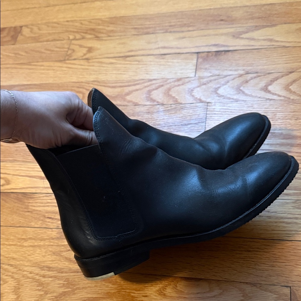 Everlane black leather Chelsea boots sz 8